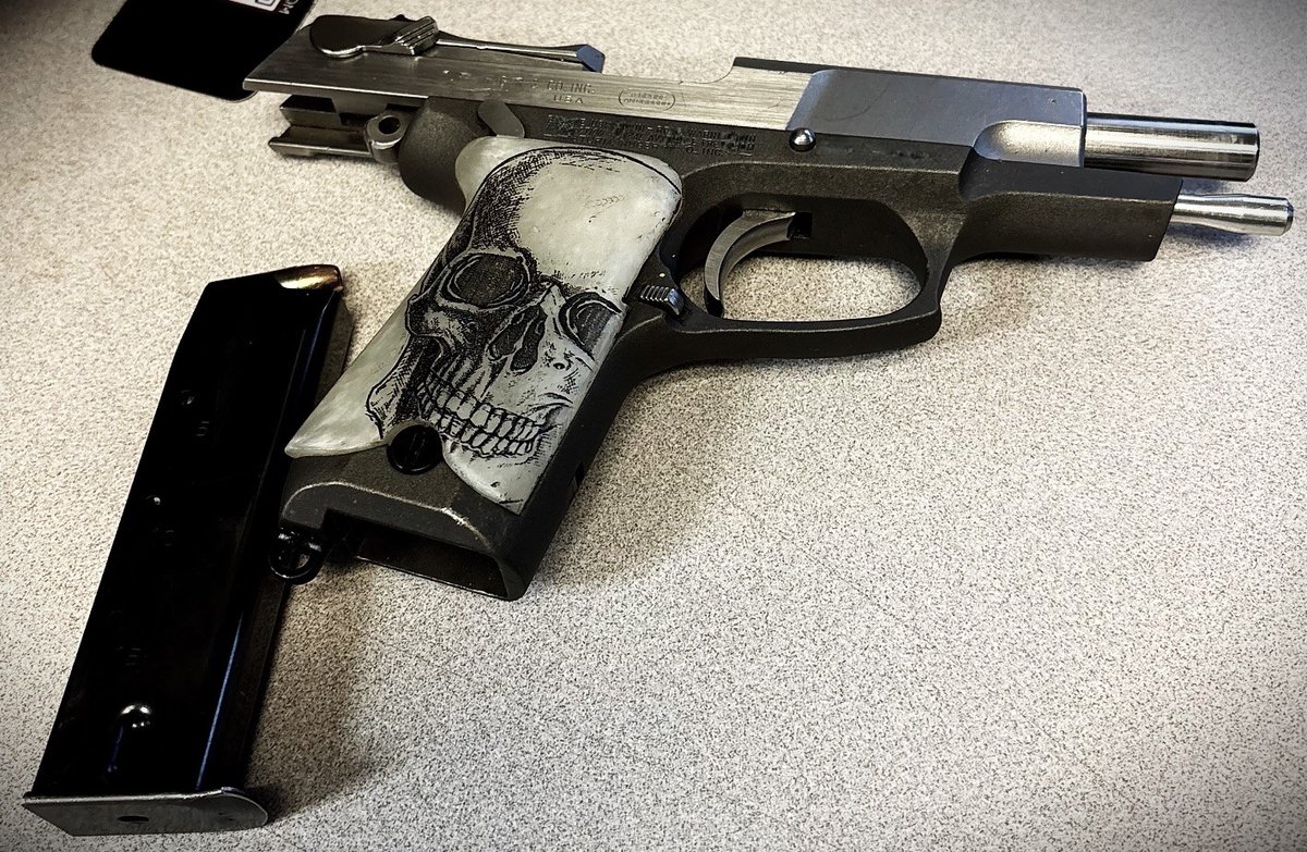 LVMPDBAC's tweet photo. Your courageous Bolden COP Officers were able to safely recover this weapon from a prohibited person today. Thank you Officers for removing it from our streets and community!
#OneLessGun #BoldenPride #BACFam #LVMPD #Vegas #LasVegas #ThankYou #Community #LLV251200070072 https://t.co/FfUsQOnX11