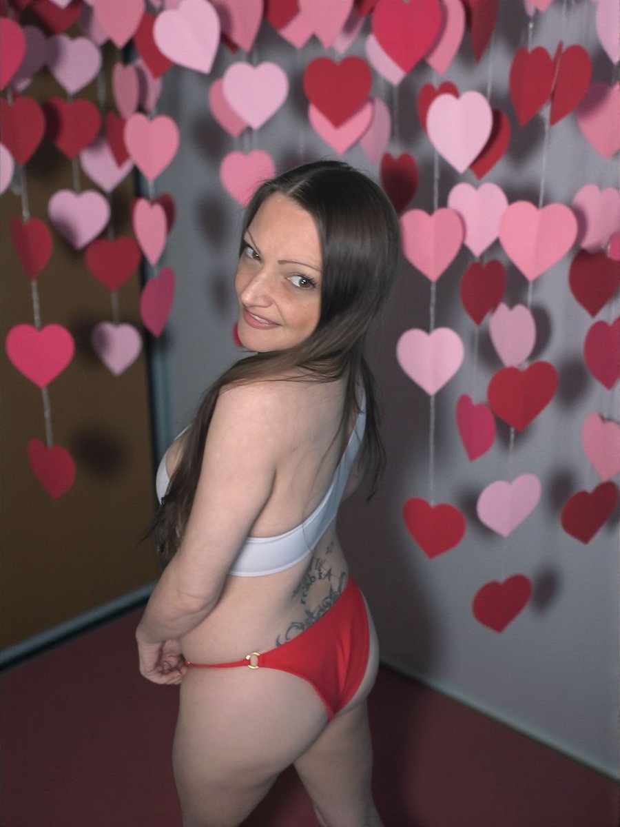 RenRose32169's tweet photo. Daily fresh content: nude modeling, music-enhanced dances, showers, and more. Over 10,100 photos and 1,500 videos at https://t.co/lJEWqVu6Rg #RenRose321 #AdultArt #NudeDance #ClassyContent #GrowingLibrary https://t.co/Oeoj9s9feQ