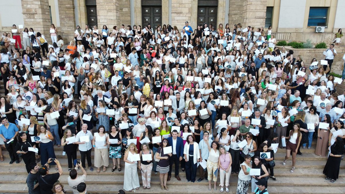 TadeoGZ's tweet image. Más de 1200 docentes aprobaron el Concurso de Jerarquía Directiva 🎓

Felicitaciones por el esfuerzo y el compromiso 👏

Sigamos trabajando por una mejor educación y por #loschicosenlaescuela 💪