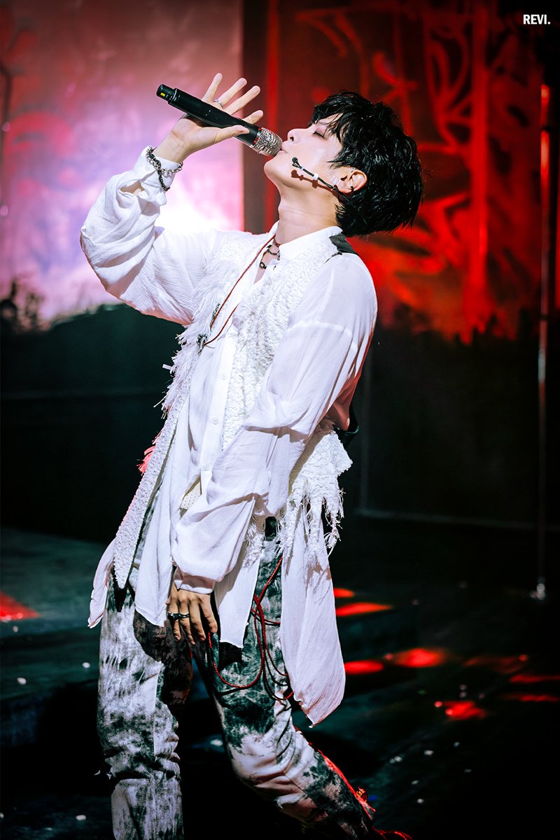 thrill_mi's tweet photo. 251218 트레이스유 박규원 커튼콜

드바이의 보컬
미친 개또라이
구본하 https://t.co/bXAksftIz5