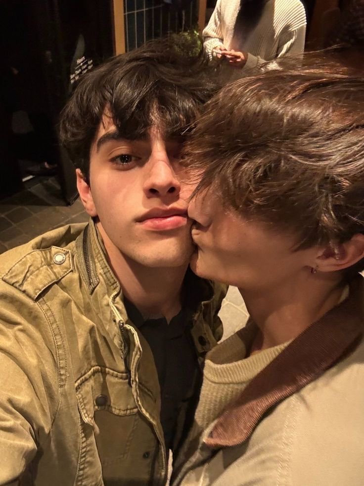 me and who (@coupleofdudess) on Twitter photo 