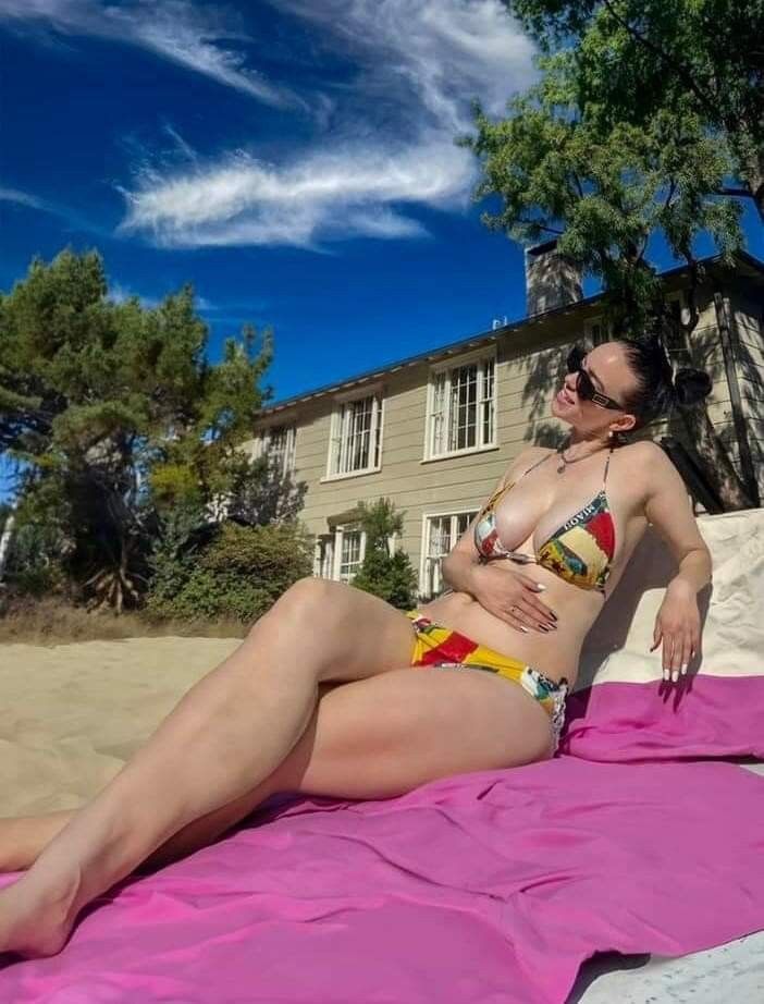 🖤 Hoy está celebrando 24 años la hermosa y talentosa Billie Eilish. 🎂
¡Ya queremos verla de nuevo en México!