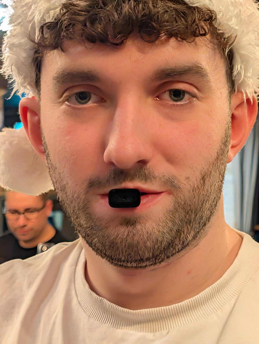 Chloe🍓 tweet media