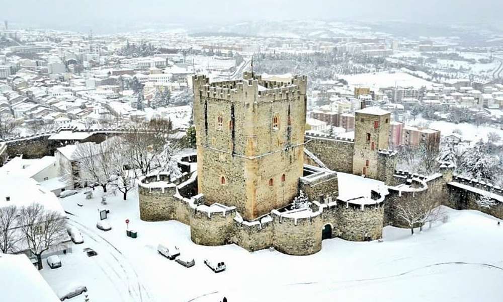 reisquarteu's tweet image. #TrasOsMontes: #Festas de #Inverno esgotam #TurismoRural para o #Natal e #AnoNovo. radioregional.pt/tras-os-montes… #Portugal