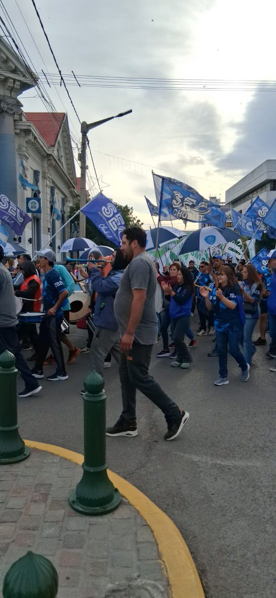 cgtvirch's tweet photo. 📢DESDE LA #PATAGONIA #CHUBUT las y los trabajadores DECIMOS NO A LA QUITA  DE DERECHOS "QUE SUPIMOS CONSEGUIR" ,SI A LA INDUSTRIA NACIONAL, A LA DIGNIDAD Y AL TRABAJO! @cgtoficialok @foeesitra
 #CGTMarcha #ReformaLaboral #MovimientoObreroOrganizado https://t.co/hu4mjtIv6g