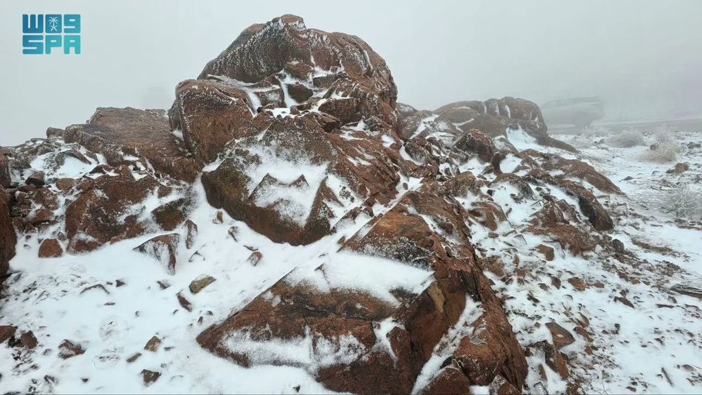 Snow blankets Al-Lawz Mountains in #Tabuk

#AlEkhbariyaEN
