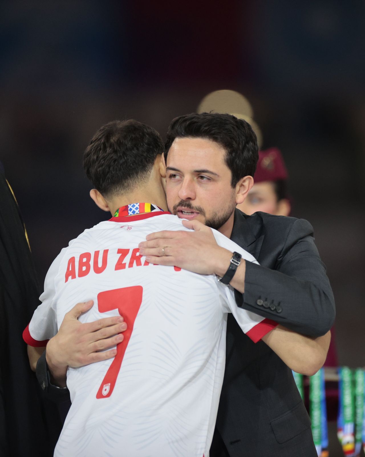 ولي العهد ينشر عبر انستغرام: رفعتوا معنويات كل الأردن، ووصل أثر أدائكم لكل بيت أردني ونلتم إعجاب كل أشقائكم العرب هذه البطولة، تعلّمنا منها الكثير، وأكدت أن منتخبنا قادر على الاستمرار بثقة في الاستحقاقات القادمة. فخورون بكم وبما قدمتم، والمرحلة المقبلة مهمة، ونحن معكم خطوة. بخطوة... واليوم، أبدعتوا #عاجل 