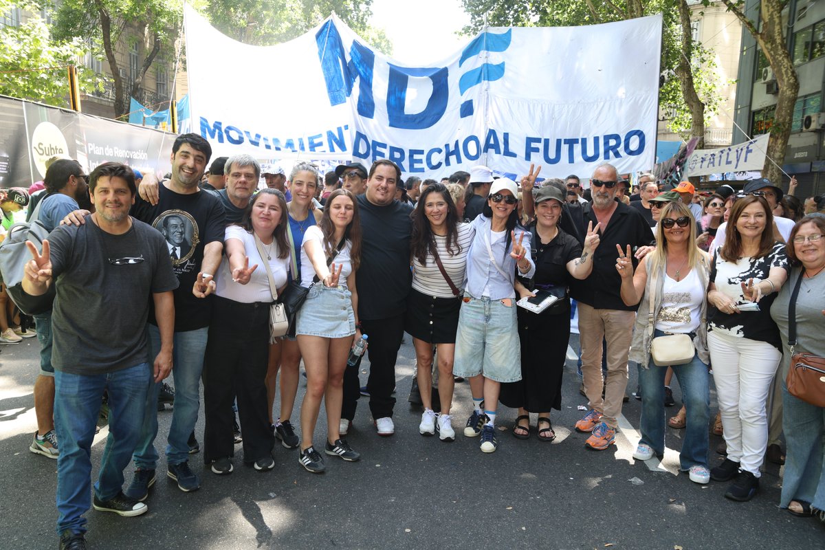 Participamos junto a <a href="/Kicillofok/">Axel Kicillof</a>, intendentes, legisladores y referentes sociales de la movilización convocada por las centrales sindicales en CABA.

La reforma que el gobierno nacional presenta como modernización no es más que la profundización de un modelo que viene debilitando