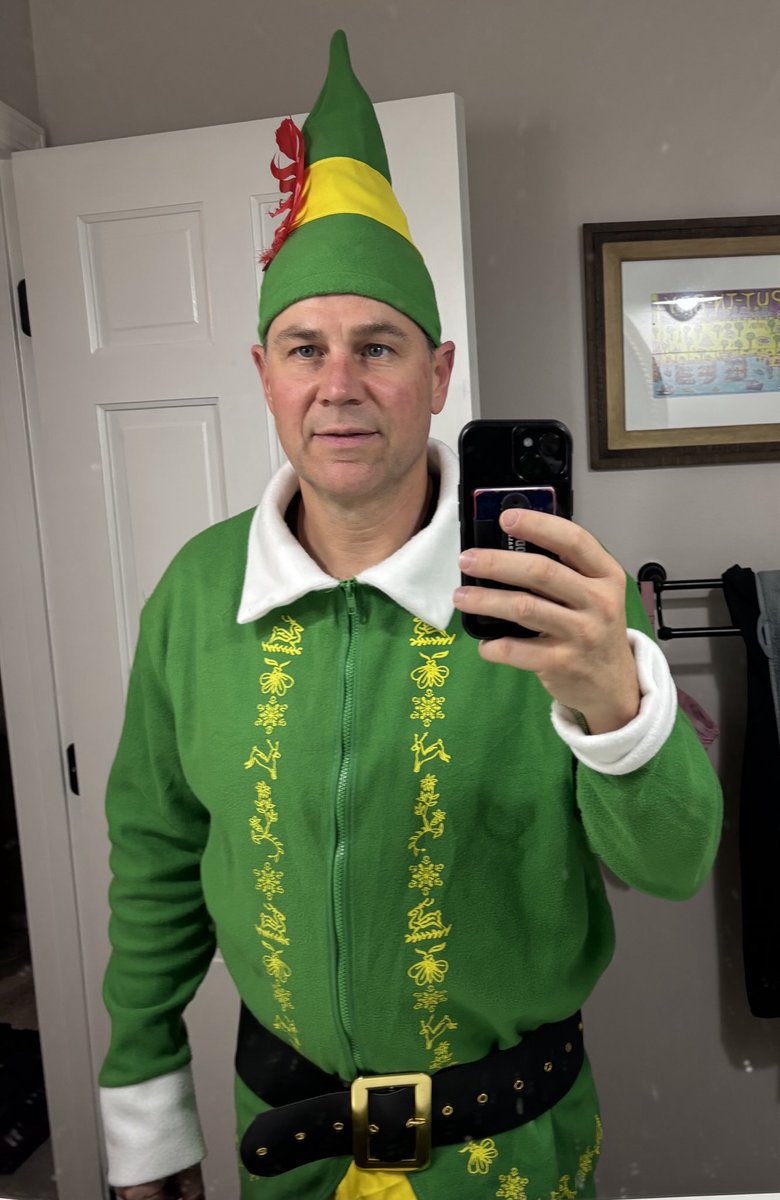 I reference PERSONAL PRIDE a lot with our team &amp; feel that I’m negating the consistency of my message with my attire ⁦<a href="/MastodonMBB/">Purdue Fort Wayne Mastodons Basketball</a>⁩ Holiday Party again tonight!