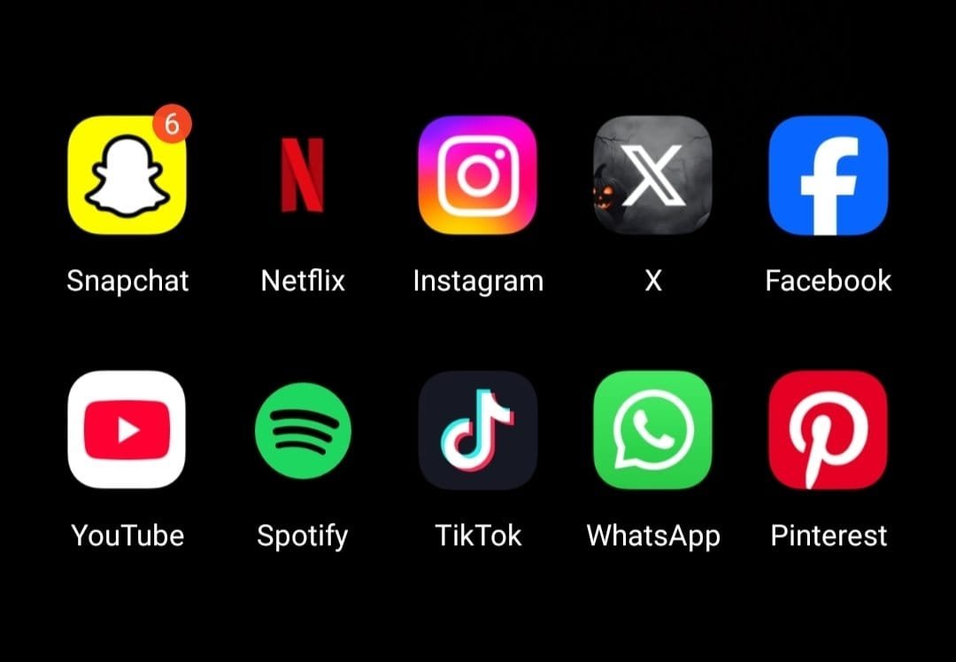astronomiaum's tweet image. Qual aplicativo não está instalado no seu celular?