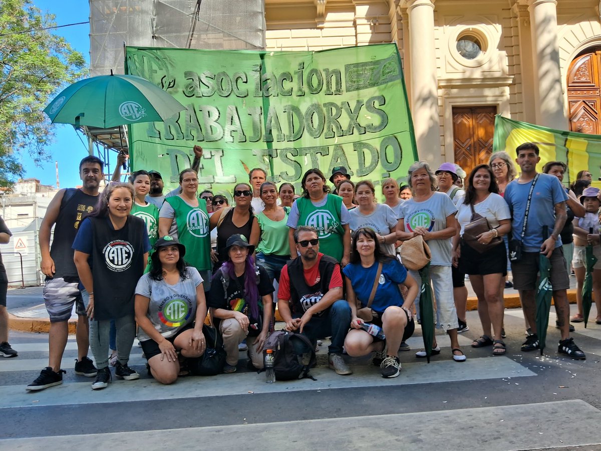 ATERosario's tweet photo. #18D
ACTO DE LA CGT EN ROSARIO #NoALaReformaLaboral
🟢💪🏼ATE Rosario se sumó a la concentración de la CGT rosarina.
⚠️La unidad se construye en las calles
𝗥𝗘𝗖𝗛𝗔𝗭𝗢 𝗔 𝗟𝗔 𝗥𝗘𝗙𝗢𝗥𝗠𝗔 𝗟𝗔𝗕𝗢𝗥𝗔𝗟 𝗗𝗘 𝗠𝗜𝗟𝗘𝗜 𝗖𝗢𝗡 𝗨𝗡𝗔 𝗙𝗨𝗘𝗥𝗧𝗘 𝗠𝗢𝗩𝗜𝗟𝗜𝗭𝗔𝗖𝗜𝗢́𝗡 https://t.co/ABVwjKXZWd