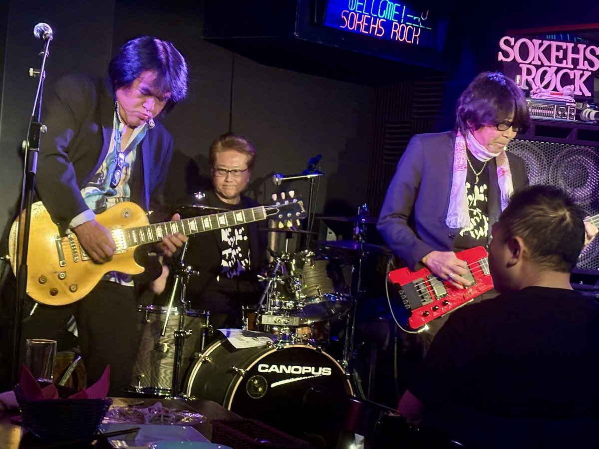 昨晩は四谷ソケースロック
GGワンマンライブ

年末のお忙しい中
足を運んでくださった皆様
ありがとうございました
ソケース小林さん、半ちゃん
今年もお世話になりました
来年もまた偶数月ライブ
宜しくお願いします！

さて今日は金曜日
コマラジGGハピゴラ！
宜しくどーぞ🤗

#コマラジ #GGハピゴラ