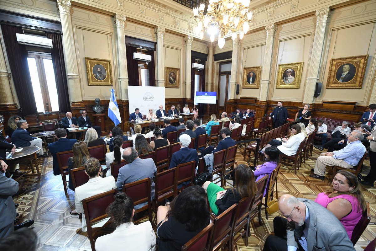 En una Argentina federal, las provincias no delegan sus competencias: las ejercen con responsabilidad. En el <a href="/SenadoArgentina/">Senado Argentina</a> defendimos una Ley de Glaciares que proteja el ambiente y reconozca las autonomías provinciales.