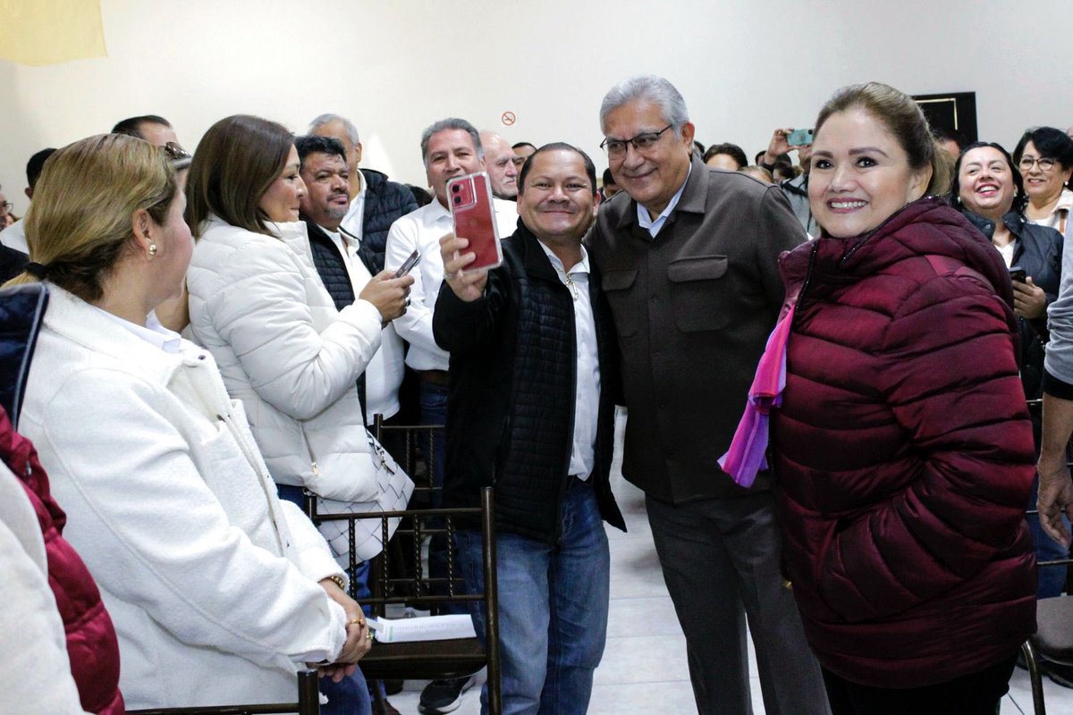 👩🏻‍🏫🧑🏻‍🏫 En #Coahuila, el Srio. Gral. del #SNTE, Mtro. Alfonso Cepeda Salas, se reunió con agremiados a <a href="/snte_38/">Sección 38 SNTE COAHUILA</a>, encabezada por la Profesora <a href="/iselaMat38/">isela Licerio</a>, y luego de escuchar sus demandas se comprometió a agilizar las gestiones necesarias para solucionarlas📚✅