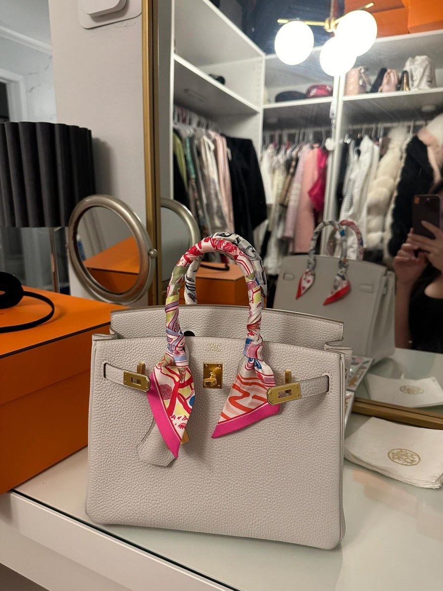 ruby63637's tweet image. A girl full of dreams, curiosity, and light, ready to explore the world, embrace every moment, and leave a little sparkle wherever she goes. ✨💖🌸🌟