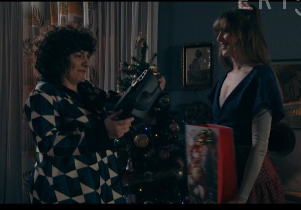 norovits's tweet image. Κάτι που δεν θα αγόραζες ποτέ για σένα,αλλά ξέρεις ότι ταιριάζει τέλεια στον άνθρωπο σου,γιατί το κρανος είναι πιο χαρουμενο πεθαίνεις και το πηρε στην Ελενη 🥹
Κατι που ήξερες ότι το θέλει,αλλά δεν το έπαιρνε για την Στράτο 🥹
Η χαρά του παπά σαν μικρό παιδί🥹
#topaidi