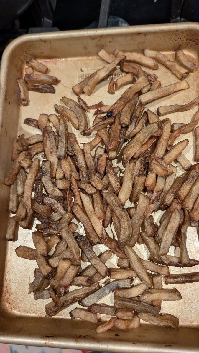 krishansen623's tweet photo. @steakshoagies Why do you serve fries if they are burnt ??
Inedible https://t.co/XYel81gNaj
