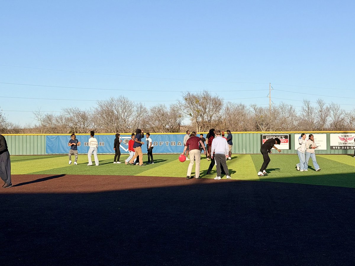 Falcon Flight: Freshman Mentorship Program tweet media