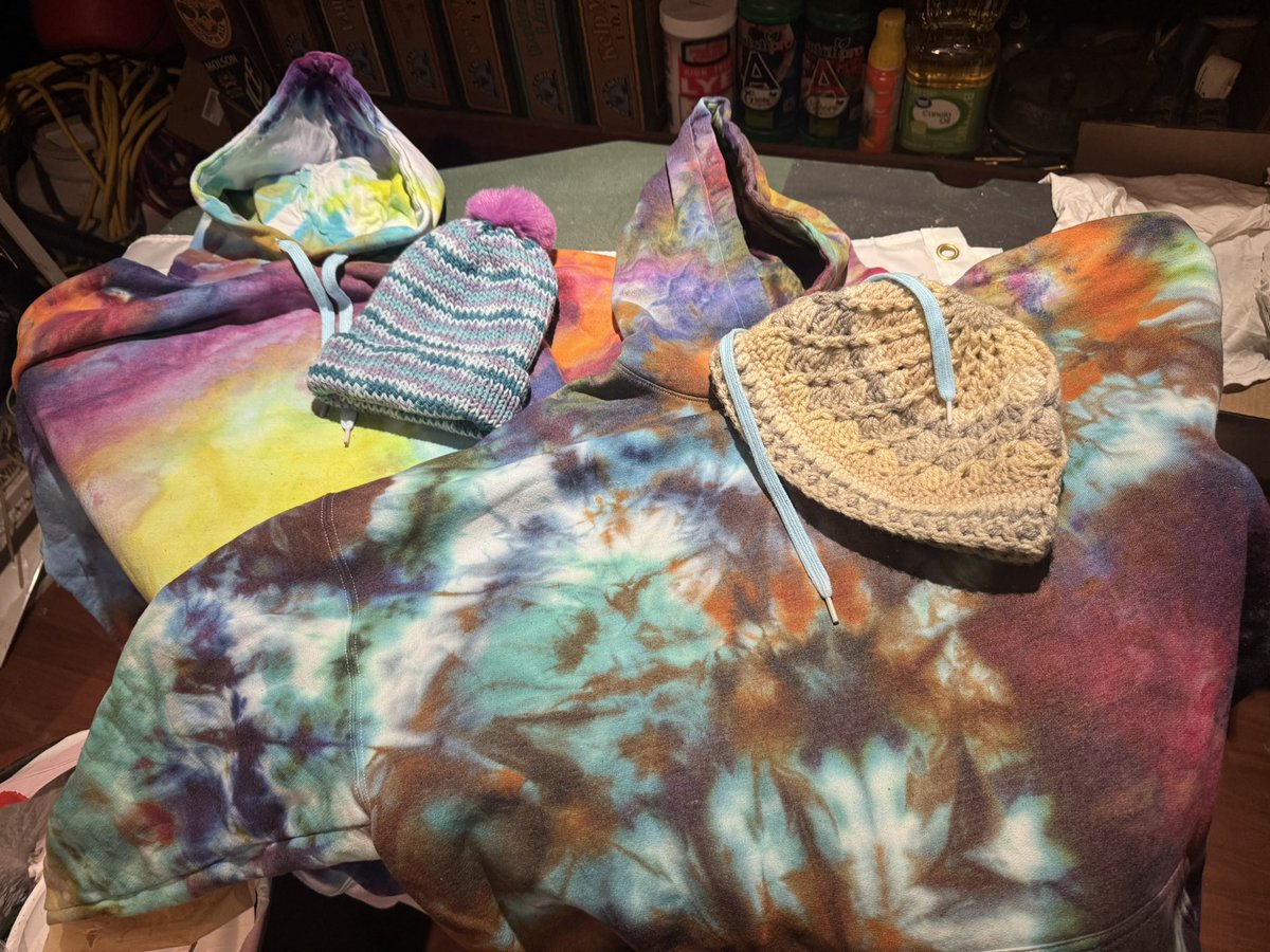 Happy Friday Eve
Last of my Christmas shopping has arrived. 

Hats and hoodies for the ladies in the house. 

Hoodies by <a href="/lisamarie552/">Lisa Marie</a> 
Hats by <a href="/DollHouseKiera/">🛸👻💀 DollHouse Kiera ❎🏴‍☠️🍪🦓 🥄🍄</a>