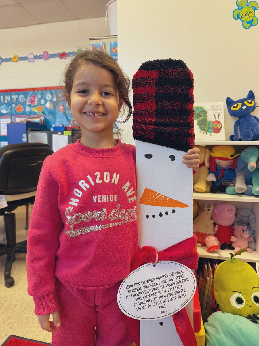 Miss_Arabio's tweet photo. Happy Holidays from Room 110 ☃️ https://t.co/0sBTYsvOXP