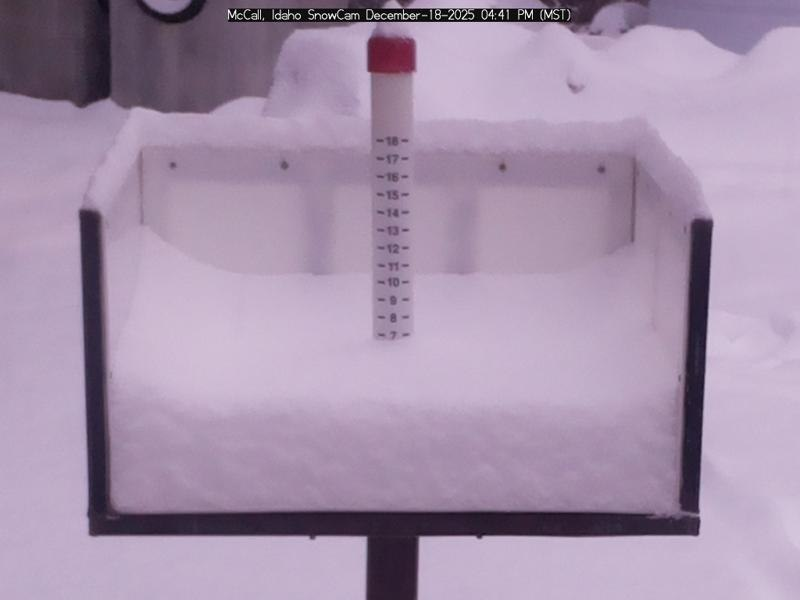NWSBoise's tweet photo. ❄️➡️🌧️Someone called for winter and mother nature sure answered (for now)! Use extra caution if traveling on Highway 55, 95, or 20 in Idaho this evening. Snow covered roads will quickly become wet in the next few hours, with rain forecast below ~7000 feet overnight. https://t.co/xCa7uDABe4