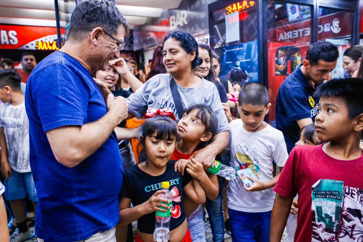 gabiyedlin's tweet photo. Una tarde de mucha alegría en el cine con chicos y chicas de diferentes barrios de la Capital. Les deseo a todos unas felices vacaciones y un hermoso fin de año.
#LegislaturaEnTerritorio https://t.co/SWlhP9Z3JP