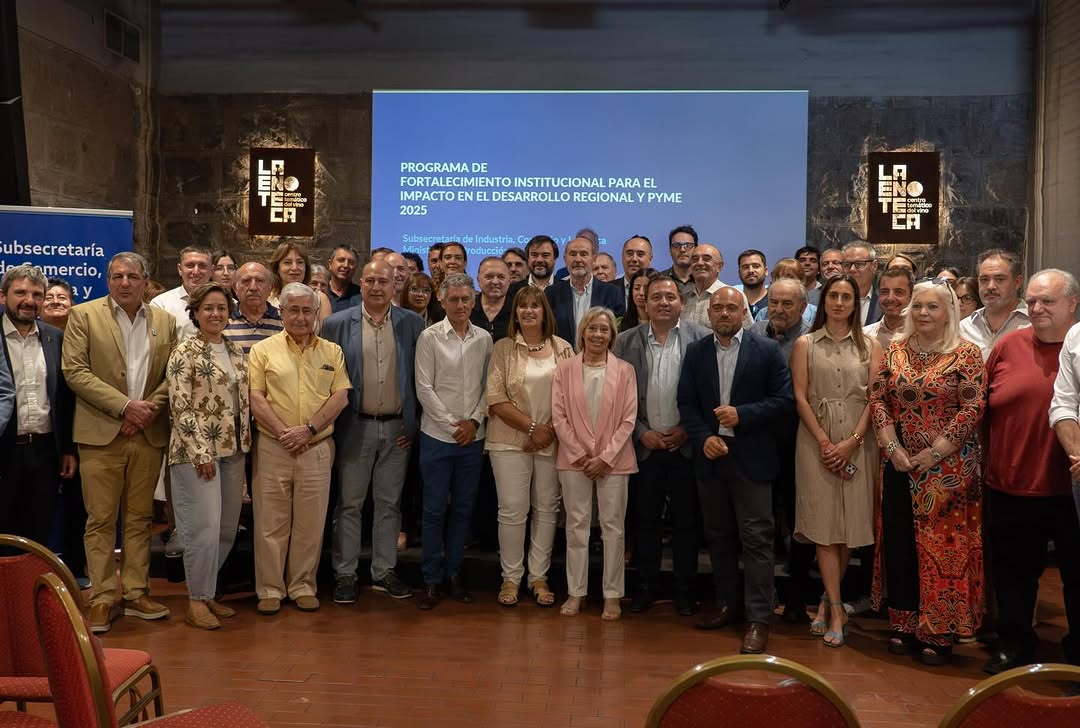 La Federación Económica de Mendoza firmó el contrato del Programa de Fortalecimiento Institucional, una herramienta clave para potenciar a las organizaciones del sector privado y fortalecer el entramado productivo provincial.

El convenio se suscribió en La Enoteca, junto al