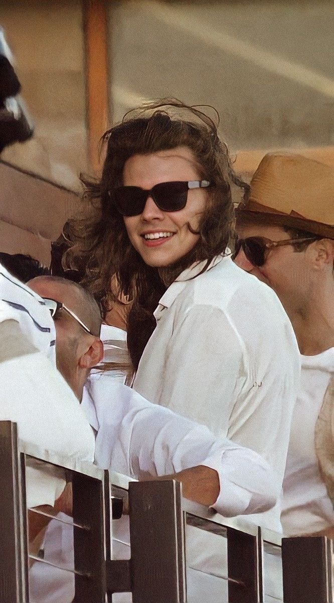 picshs's tweet image. harry styles (2015)