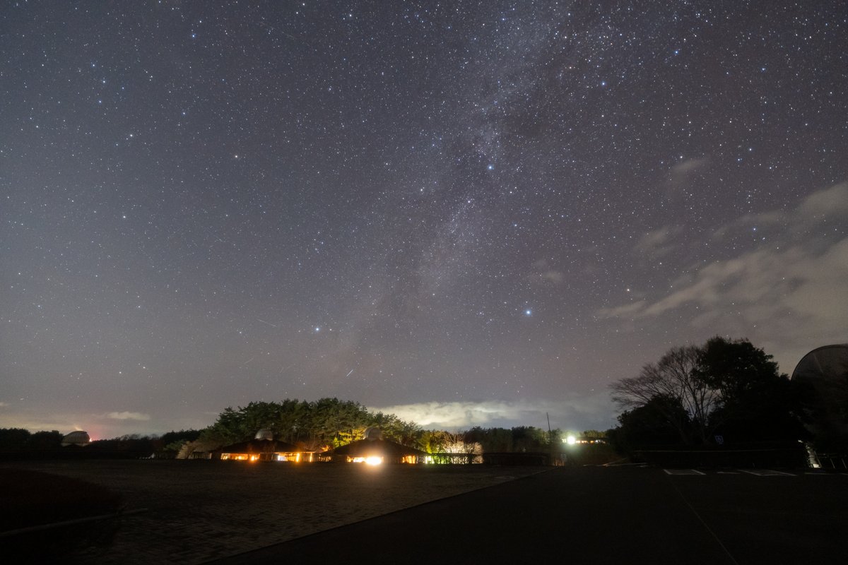 man_ten_bo_shi's tweet image. 本日12月19日(金)夜の星空観察会は晴れの予報です。
通常は前日までの予約受付ですが、今回は特別に当日17:00までお電話で予約を受け付けます。
TEL: 0768-76-0101 (9:30～17:00)

月明かりがないため、晴れればたくさんの星が見えるでしょう。
星空観察会の詳細はHPへ↓
mantenboshi.jp/starwatching.h…