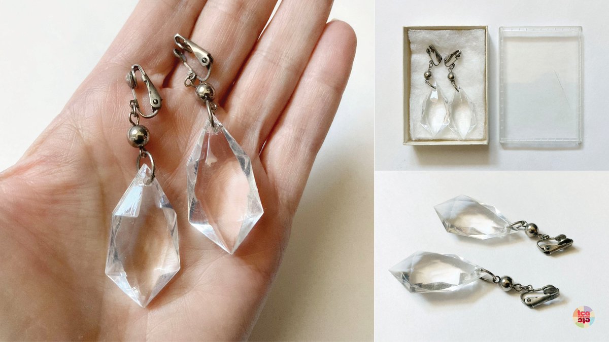 TheCuriousG's tweet photo. Fun #mod #vintage prism earrings https://t.co/mGsIyj5vN4 are dangles typical of #1960s #costume #jewelry style. #Silver tops are clip-ons, with faceted #glass prism below. Great #giftidea for fans of #retro #fashion. In #vintage 2-piece box. #stylists #costumers #etsyvintage https://t.co/yEZZbl0UP5