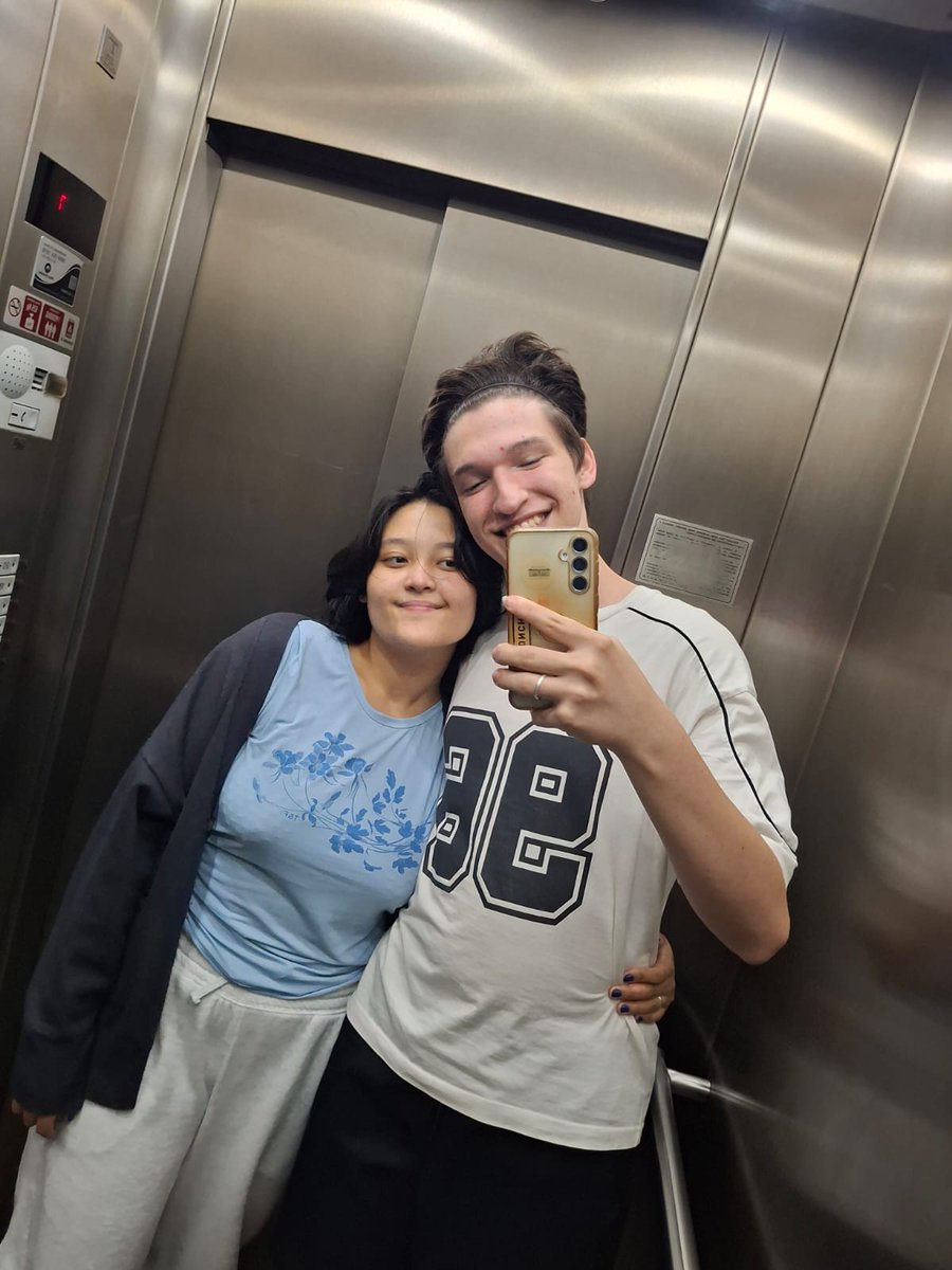 vikscsr's tweet photo. EU AMO MUITO MINHA NAMORADA

@marschinha https://t.co/e4BeF4cYjM