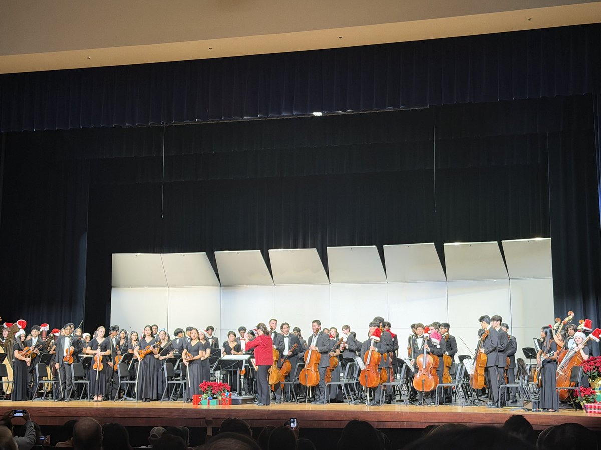 CDinorahHC's tweet photo. Enjoying our school’s Christmas concert 🎄🎶
So proud of our students and big applause for them and our amazing orchestra directors @WakelandHS 👏✨ https://t.co/SaScHQ4Pw7