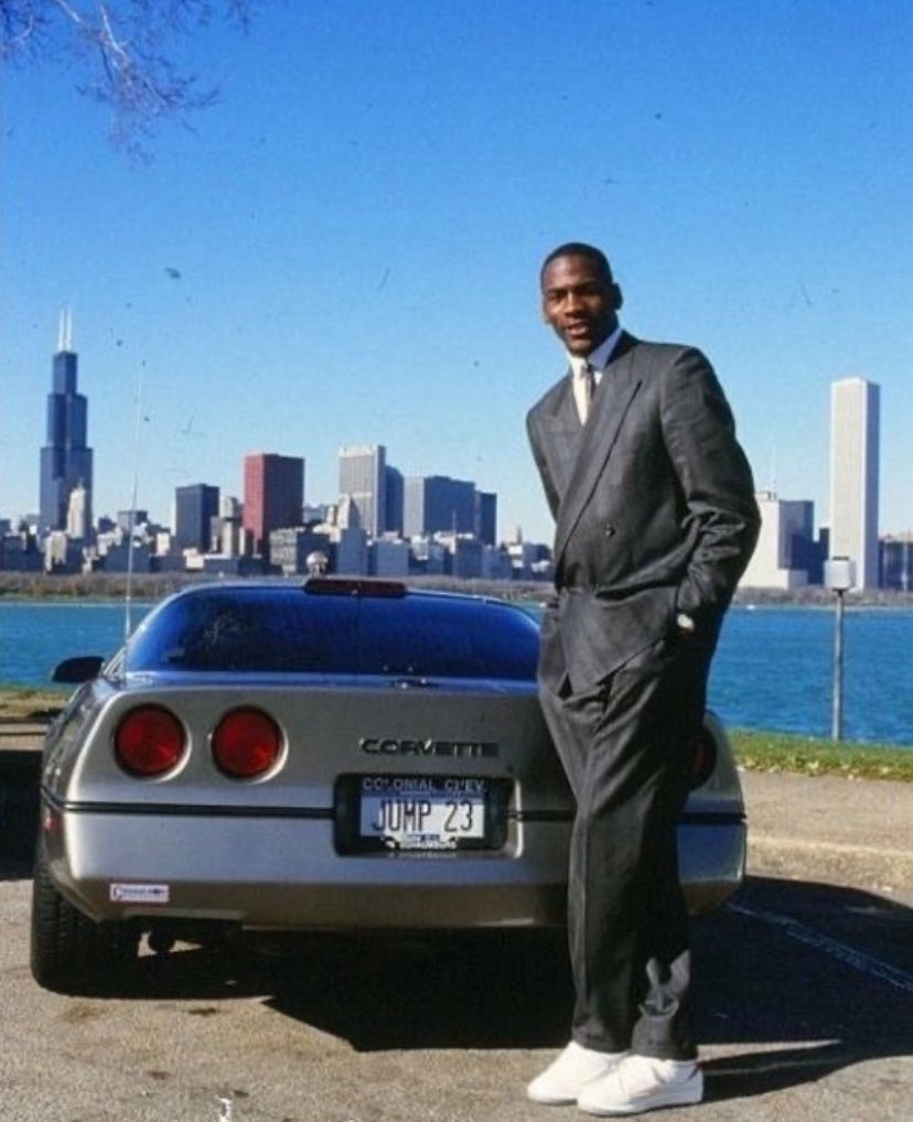 we back #ForDaPeople 
1) MJ
2) Kobe
3) Curry
4) Lebron
#notridiculous