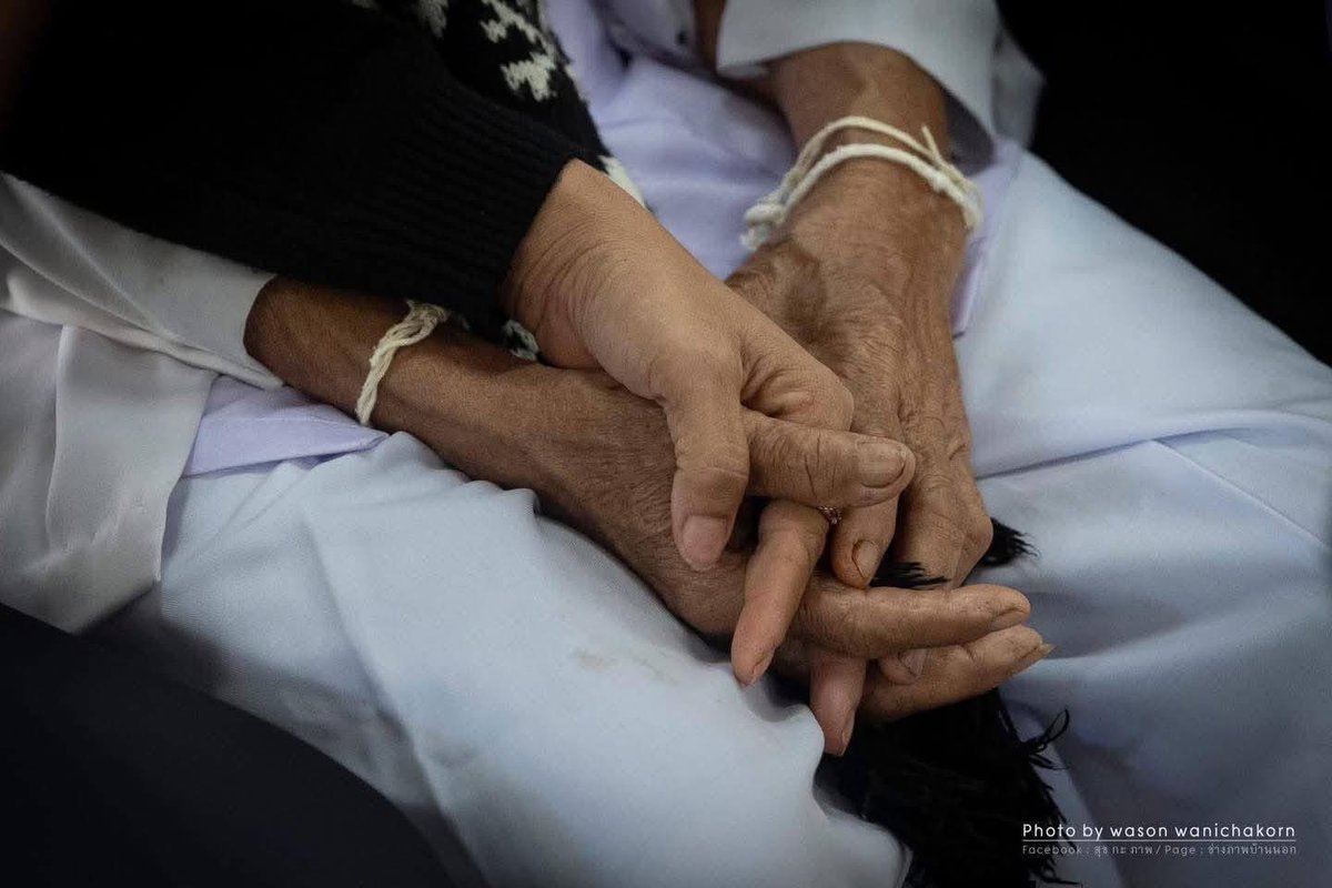 ครอบครัวรอคอยการกลับมาของ “จ่าเริง” วีรบุรุษทหารกล้าแห่งปราสาทตาควาย
“จ่าเริง” จ.ส.อ.สำเริง คลังประโคน ทหารกล้า สังกัด ร.23 พัน.3 ผู้ยอมพุ่งกายเข้าแลกชีวิตกับข้าศึก เพื่อยึดคืนปราสาทตาควาย ปฏิบัติหน้าที่อย่างสมศักดิ์ศรีของทหารอาชีพ ไม่ถอย ไม่ลังเล และไม่ทอดทิ้งภารกิจ
#กองทัพบก