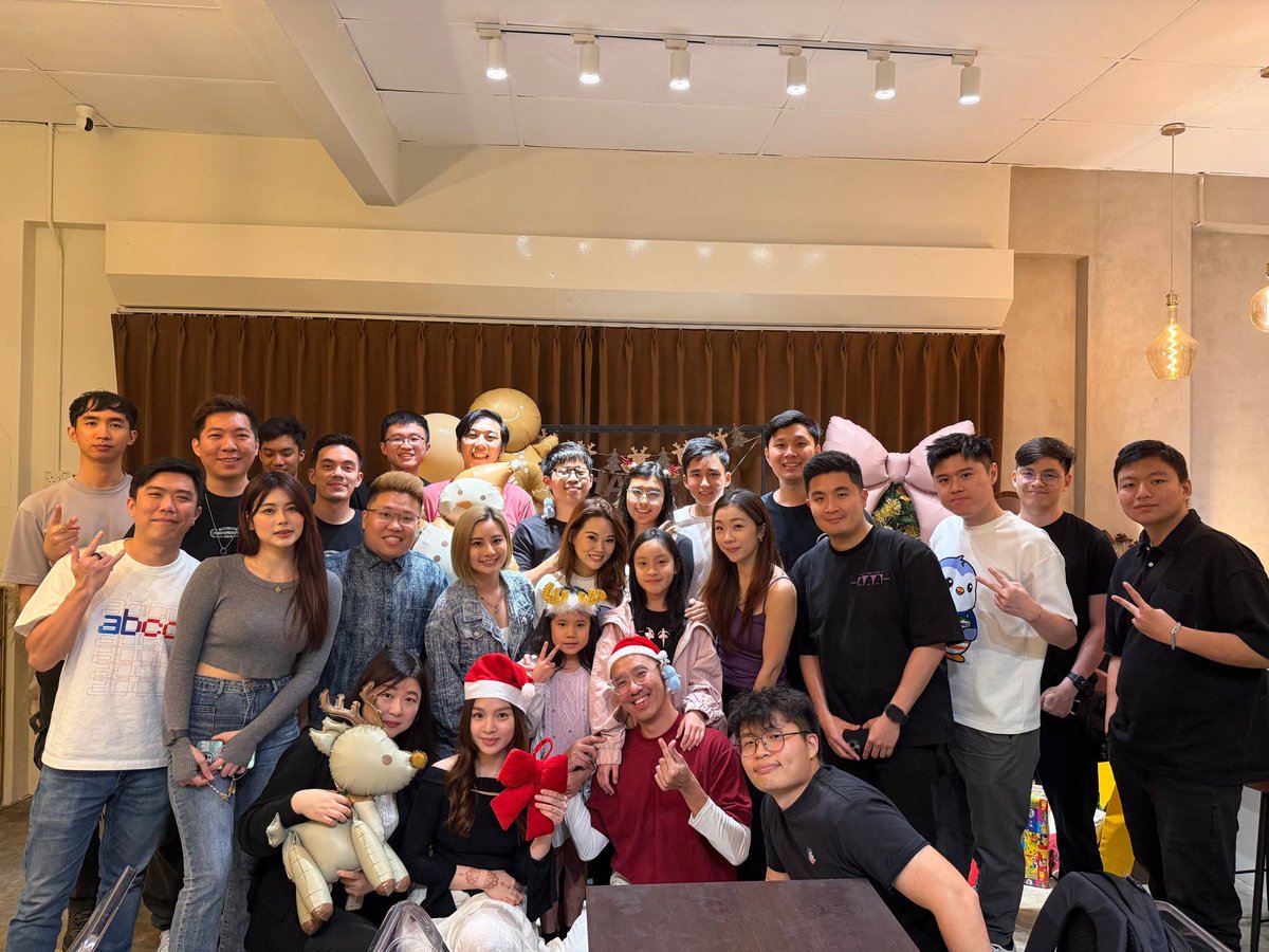 ORenTang66's tweet photo. Moments like this remind us why we do what we do. Laughter, love, and a whole lot of memories

Merry Christmas Pudgy Buddies @pudgypenguins https://t.co/FZK2a8o26C