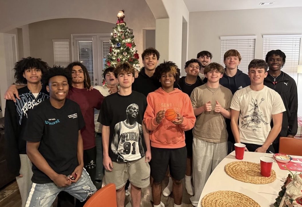 EV_Hoops's tweet photo. Thankful to the Robertsons’ for hosting our guys tonight.  District basketball is here, and hence, so is team dinner season.  Let’s Go Pats!!! https://t.co/N0a9Czng1x