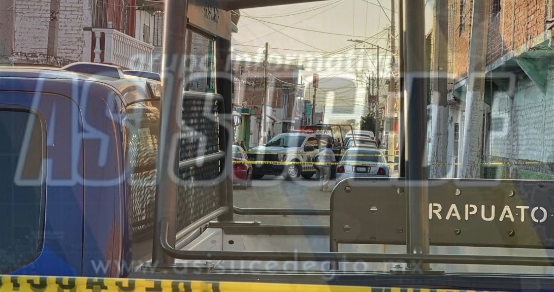 #SEGURIDAD | ATAQUE ARM4DO FRENTE A TORTILLERÍA DEJA DOS PERSONAS SIN VIDA EN IRAPUATO 🚨
Un hombre y una mujer fueron asesinad0s en el lugar, donde los cuerpos permanecieron mientras se desarrollaban las diligencias ministeriales.

MÁS INFO: asisucedeleon.mx/ataque-armado-…