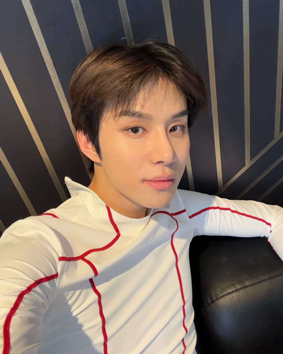 jungwoo (@kjwhive) on Twitter photo 