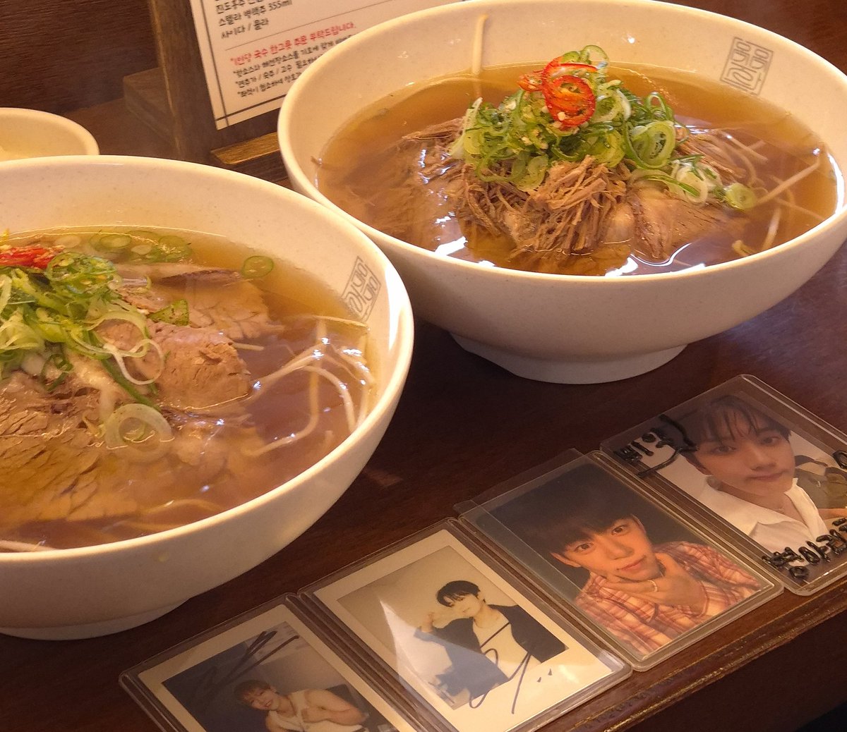 어제 츠님이랑 도리님이랑 용국님이 맛있다고 말했던 쌀국수 먹으러 갓어요///
우리집 리더가 음악도 쩝쩝박사인데 음식도 쩝쩝박사심🥹🥹