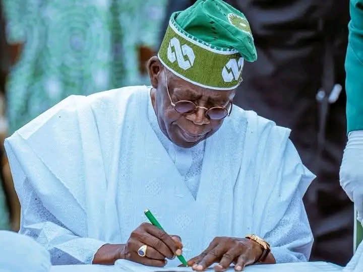 Breaking News: President Tinubu has directed state governors to comply with the Supreme Court’s ruling granting full autonomy to all local government councils.

The President made this statement at the National Executive Council meeting of the APC in Abuja.

He said that local