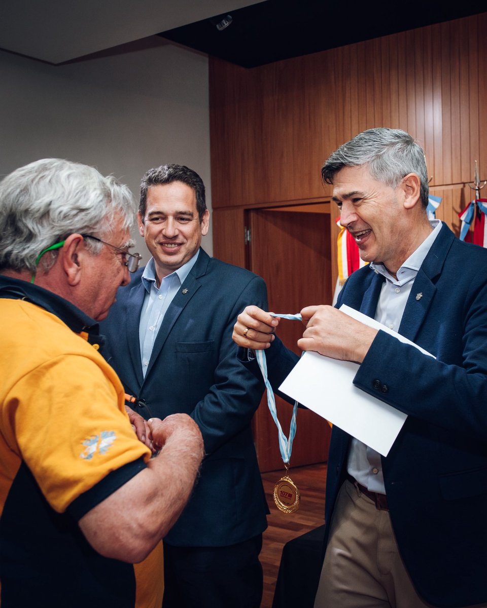 PasseriniOk's tweet image. 🚑 El 107 cumple 25 años estando donde más se lo necesita: en el momento justo, cuando una vida depende de una respuesta rápida y humana.

Detrás de cada llamado hay profesionales comprometidos, vocación, coraje y una enorme calidad humana. Por eso el 107 es mucho más que un…