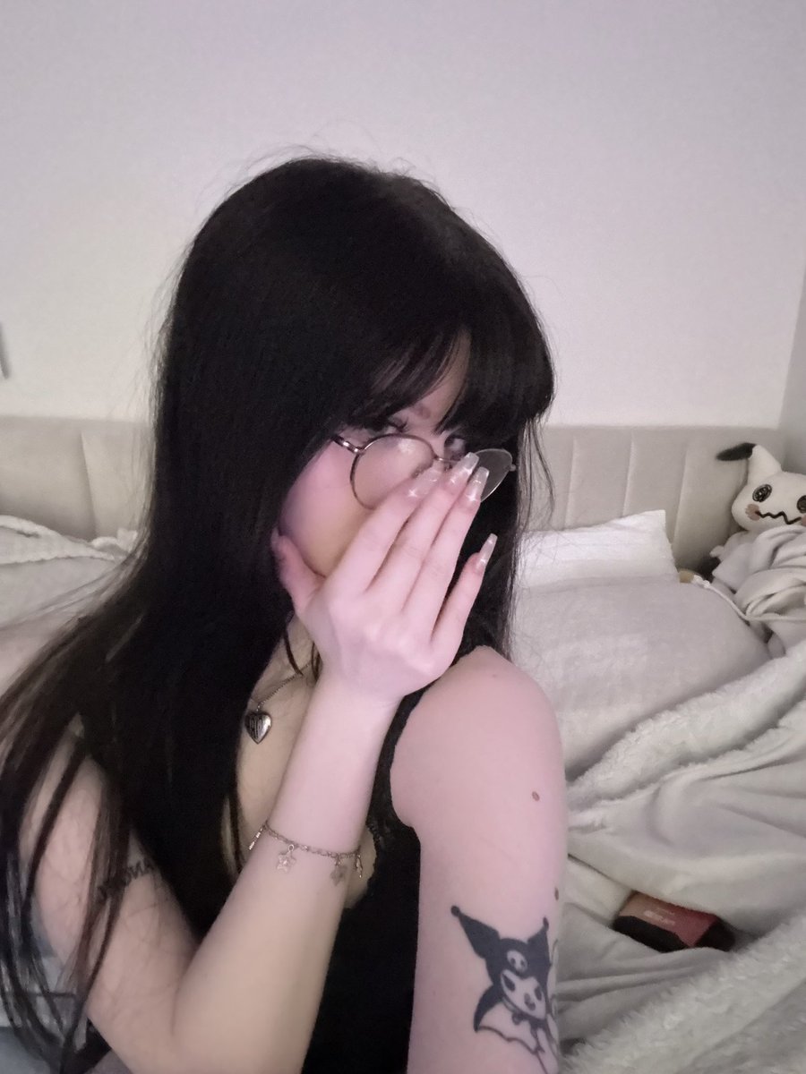 anabelle's tweet image. felt so pretty in this pic (bring me back)