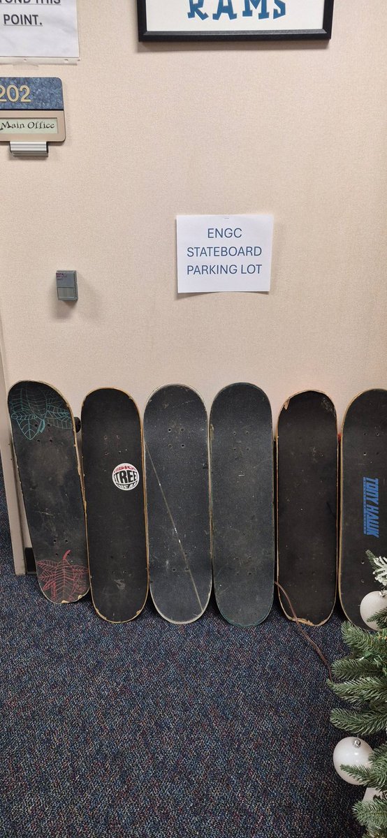 ElsikNGCRams's tweet image. Sign o' the times - Skateboard Parking Lot! @ElsikNGCRams #finalexams #endofsemester 🩵🐏🤍🐏