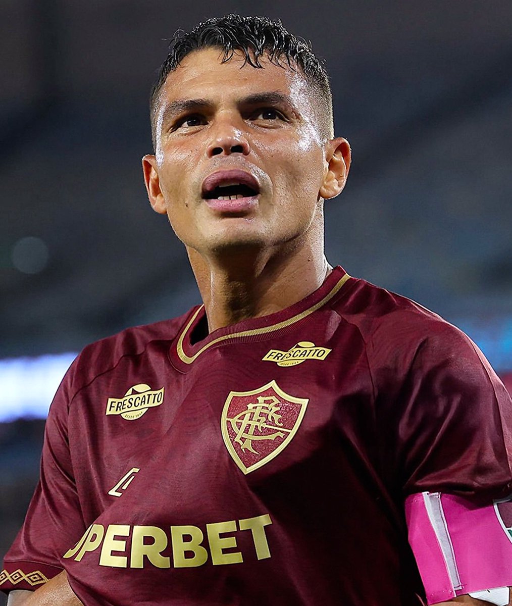 Todos deveriam ter ídolos. Eles são a materialização daquilo que poderíamos ter sido e não fomos. Um lembrete de carne e osso de que é possível chegar lá.

Mas o que define um ídolo no futebol? As ações dentro de campo? O posicionamento fora dele? Declarações públicas de amor?