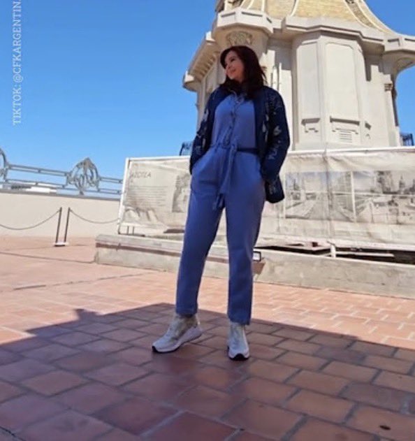 La dejan ir a la terraza a la condenada, mientras tanto todavía no devolvió un peso de todo lo que robó. Es una burla.