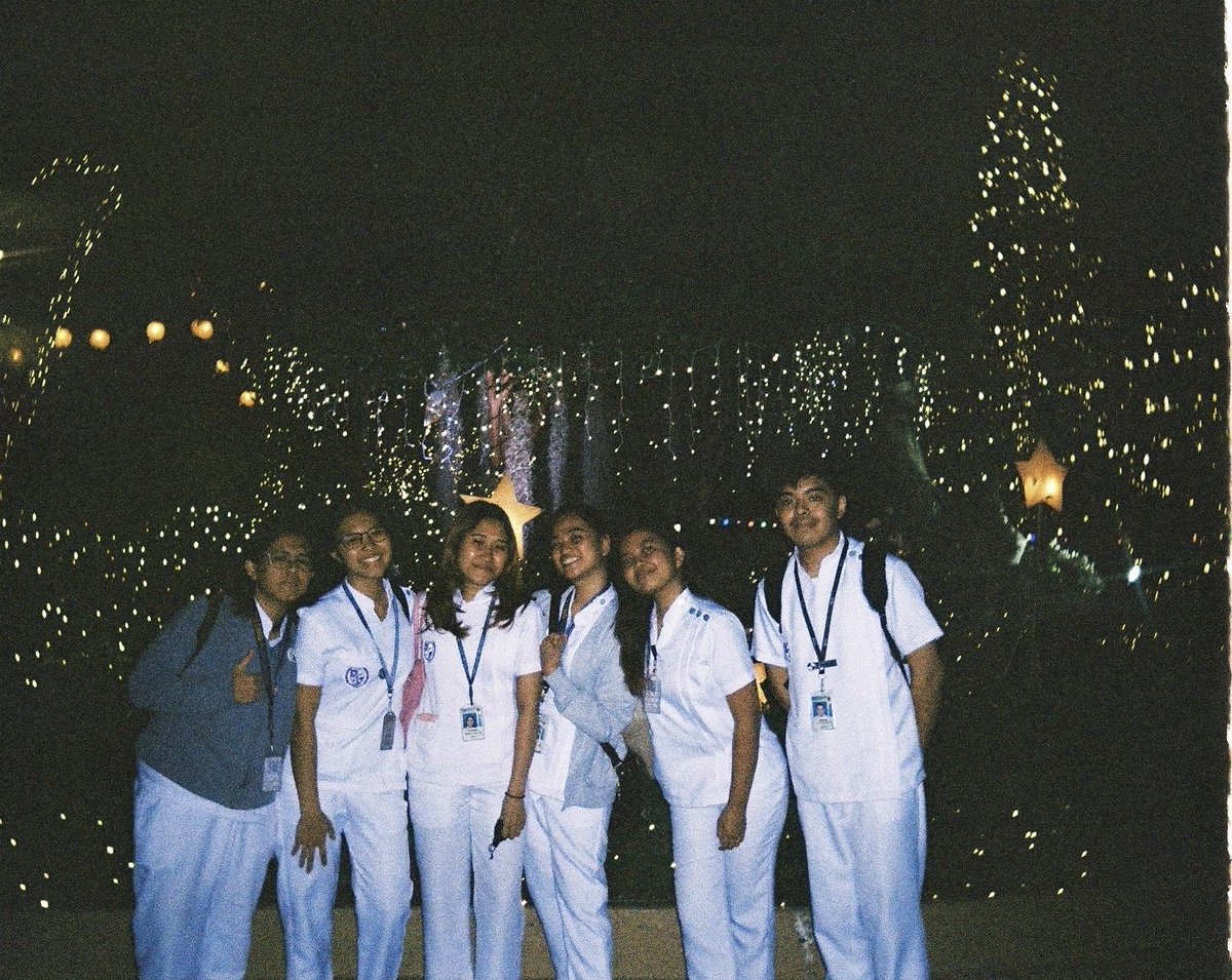 magneeeeee's tweet photo. white coat na sana next sem pls sana maawa 🤞🏻 https://t.co/duvgWB2L0p