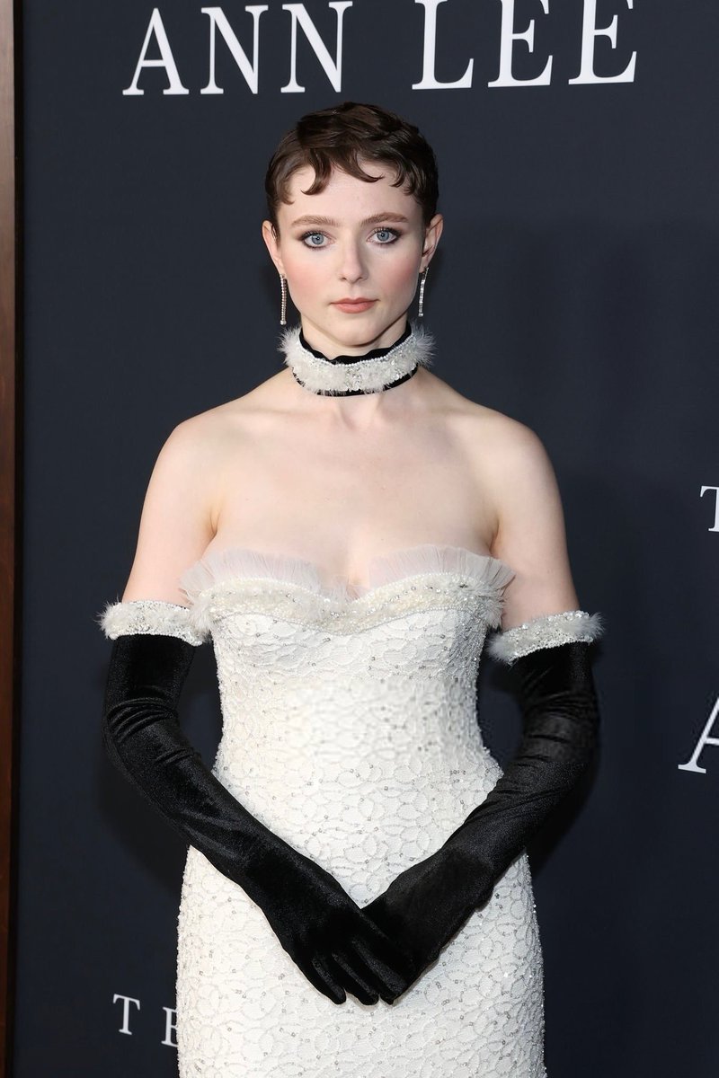 JonnyLeTran5's tweet photo. Blessing your timeline with Thomasin McKenzie 😍 #ThomasinMcKenzie #JoJoRabbit #LastNightInSoho #TotallyCompletelyFine #Eileen #LeaveNotrace #ThePowerOfTheDog #Old #TheKing #LostGirls #truehistoryofthekellygang #thejusticeofbunnyking #beautiful https://t.co/akmArxs3Bg