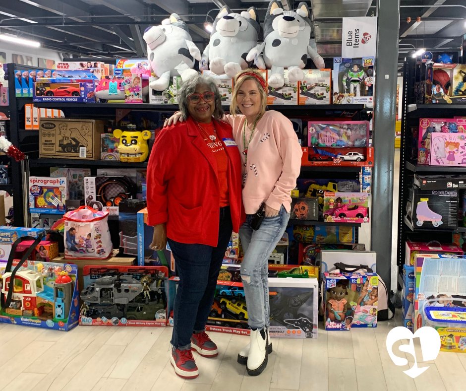 SharingLifeTx's tweet photo. #ThankfulThursday ❤️ Today we’re overflowing with gratitude for the incredible partners, volunteers, donors, and staff who made our Annual Christmas Faire possible. 🎅 @Mr4thAndLong  @SkipParsotam 

#holidayseason #sharinglife #DIGNITY https://t.co/MgdgdVw1iS