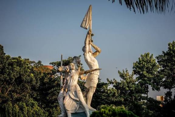 OppressedNews's tweet photo. Bangladesh will become Independent AGAIN #BangladeshCrisis #Hadi #Savebangladeshihindu #SaveBangladeshiMinority #SaveMediaInBangladesh https://t.co/XfsRKPQzN4