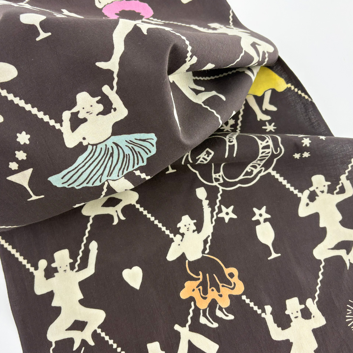 アーティストコラボ『sunuiの素縫い！』
新柄 2026/1/2～ 販売開始！

“お酒”をテーマにした遊び心あふれる注染手ぬぐい。sunui の世界観がぎゅっと詰まった「HAVE A GOOD DRINK!」どうぞお楽しみに♪

jikan-style.net/blog/archives/…

#注染手ぬぐい #手ぬぐい好き #手ぬぐいのある暮らし #伝統工芸 #手仕事